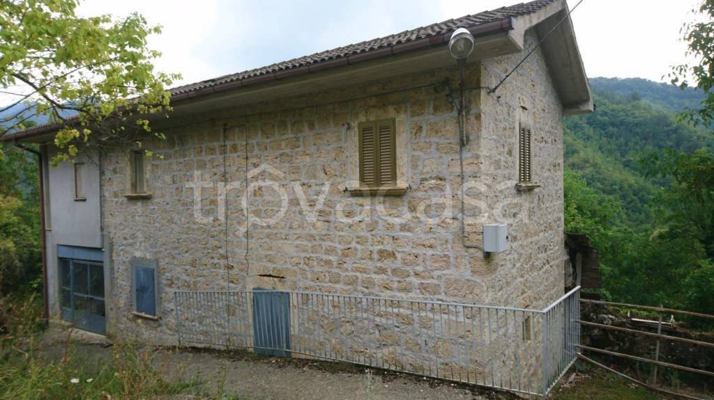 Casa Indipendente in in vendita da privato a Valle Castellana sp69