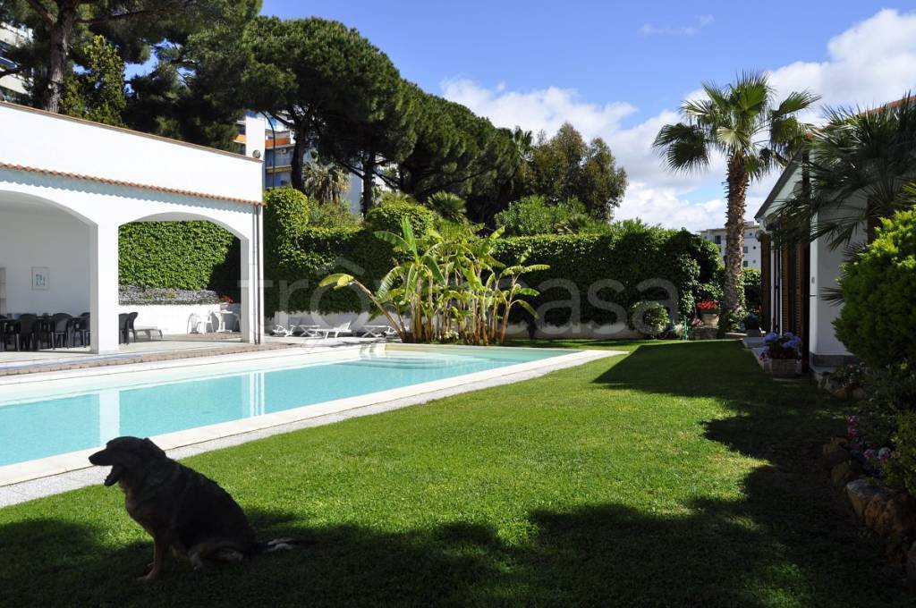 Villa Bifamiliare in vendita a Sanremo via Privata Al Sole