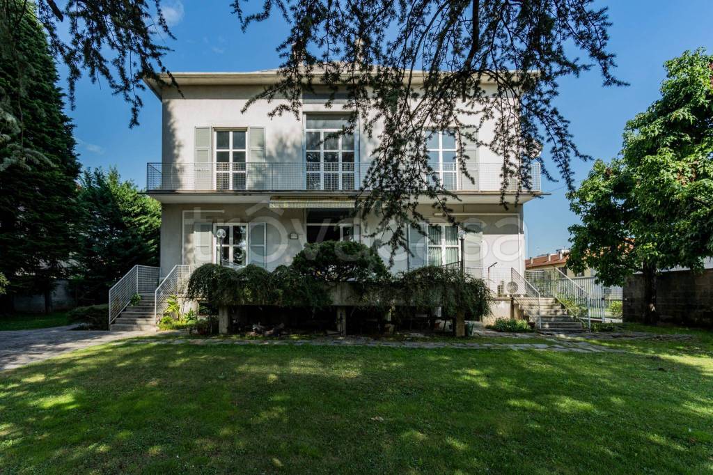 Villa Bifamiliare in vendita a Cesano Maderno via Claudio Monteverdi, 8