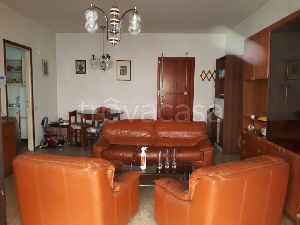 Appartamento in in vendita da privato a Borgomanero via Cureggio, 10