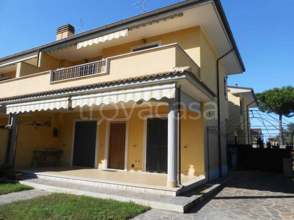 Villa Bifamiliare in vendita ad Anzio via Guido Gozzano, 2