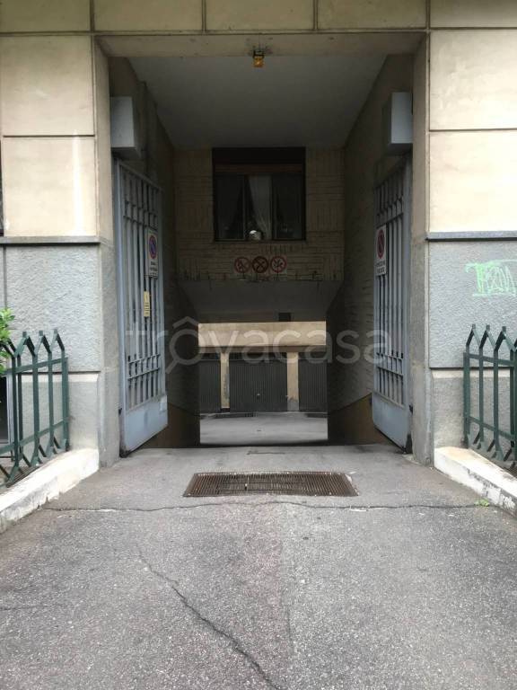 Magazzino in affitto a Torino via Barletta, 109