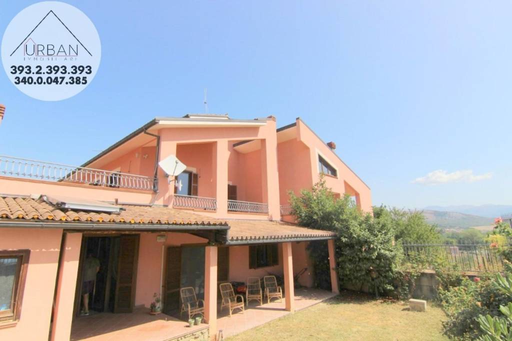 Villa in vendita a L'Aquila via Miraflores, 11/a