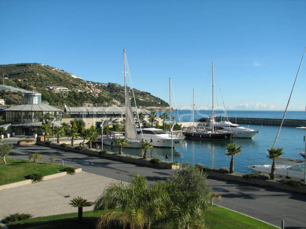 Appartamento in vendita a San Lorenzo al Mare porto turistico