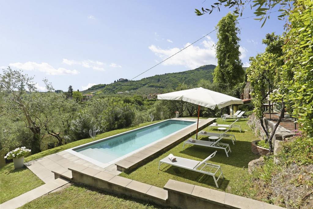Villa in vendita a Lucca via del Colle di Stabbiano