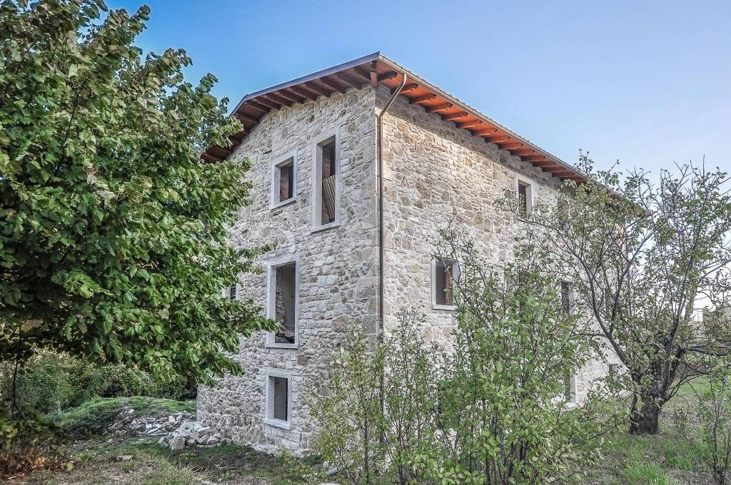 Casale in vendita ad Acquasanta Terme frazione Santa Maria