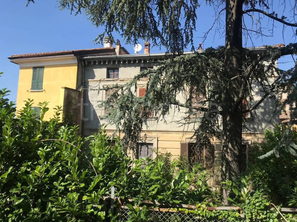 Casale in vendita a Ziano Piacentino via Ca Dallara