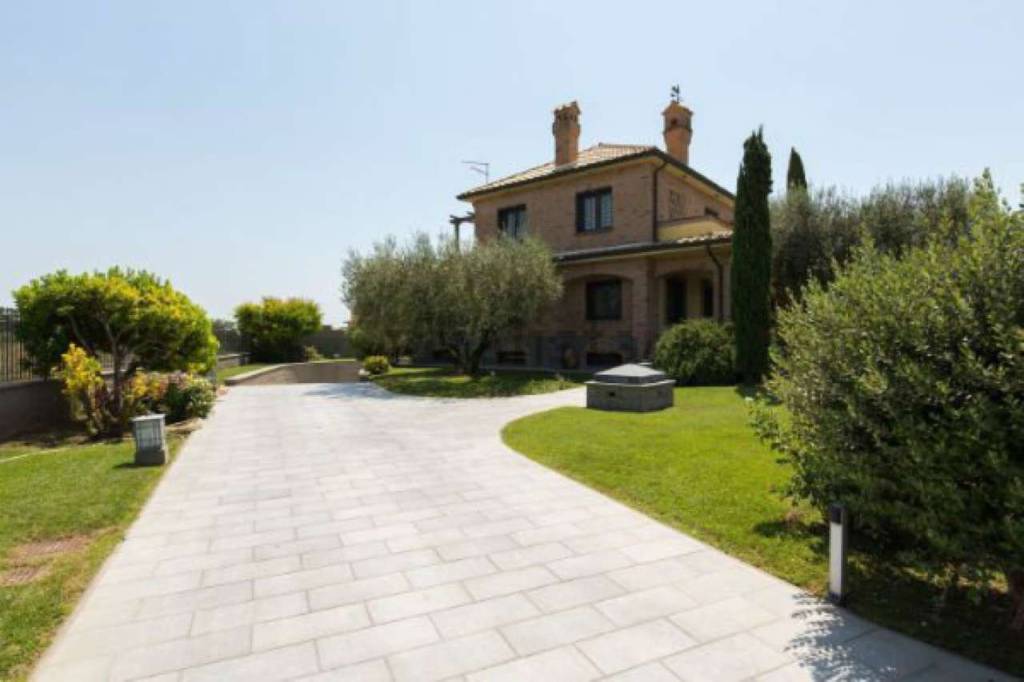Villa in vendita a Roma via sarnico