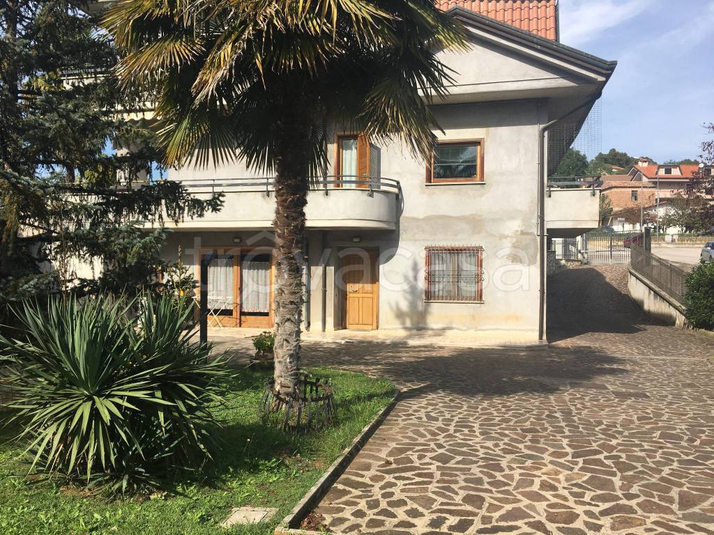 Villa in vendita a Frosinone via degli Ulivi
