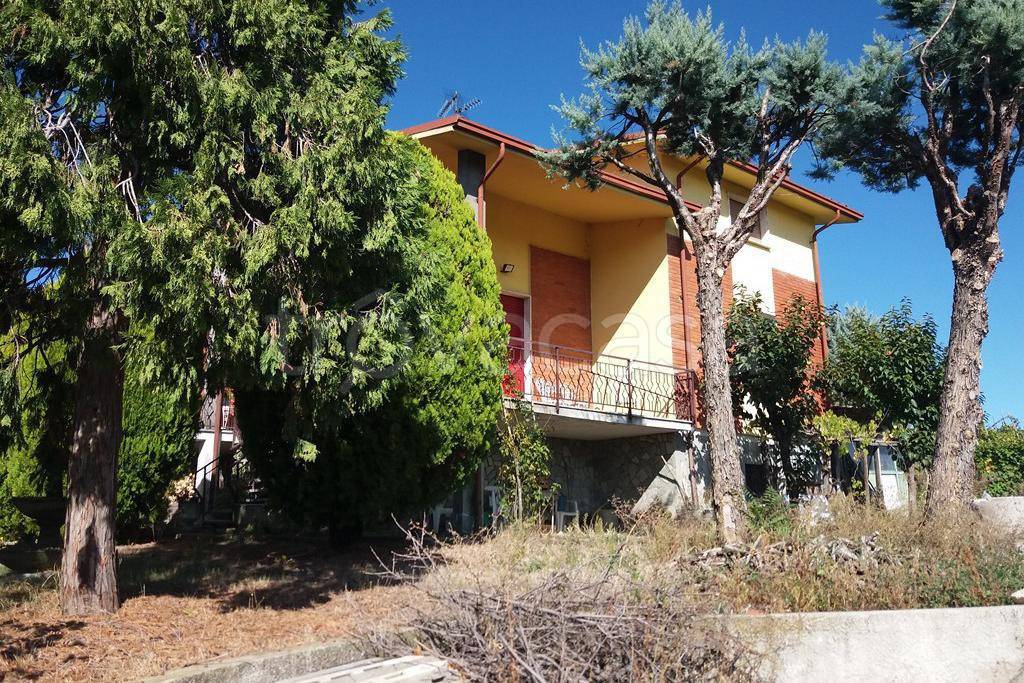 Villa in vendita a Montecalvo Versiggia frazione Poggio