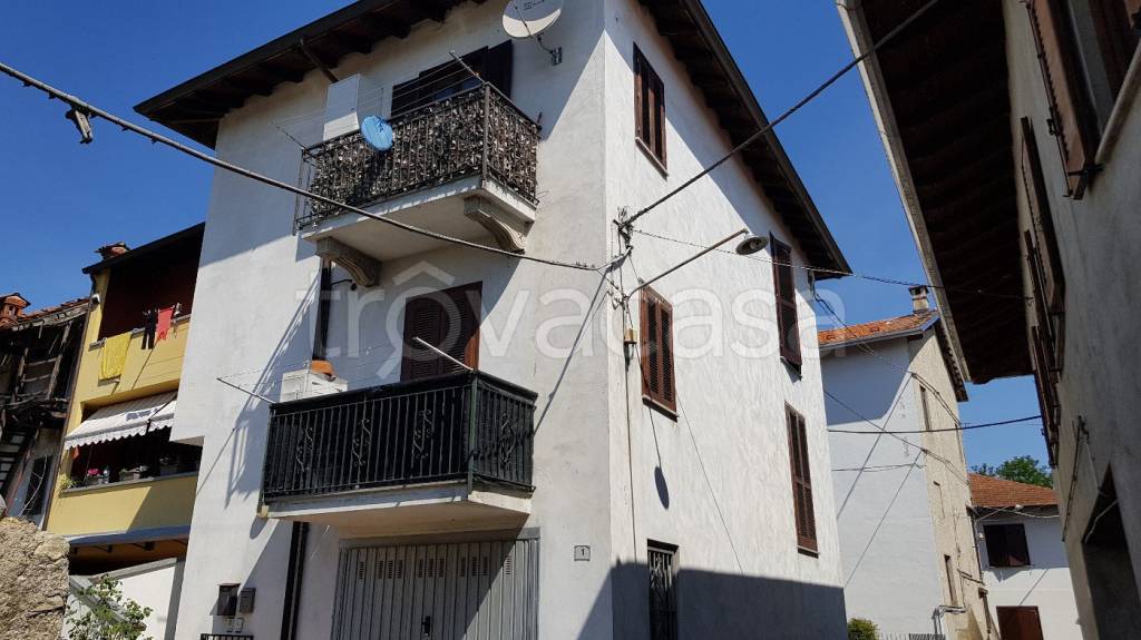 Appartamento in vendita a Fontaneto d'Agogna via Molino della Resiga