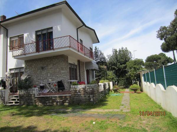 Villa Bifamiliare in in vendita da privato a Camaiore via Trieste, 36