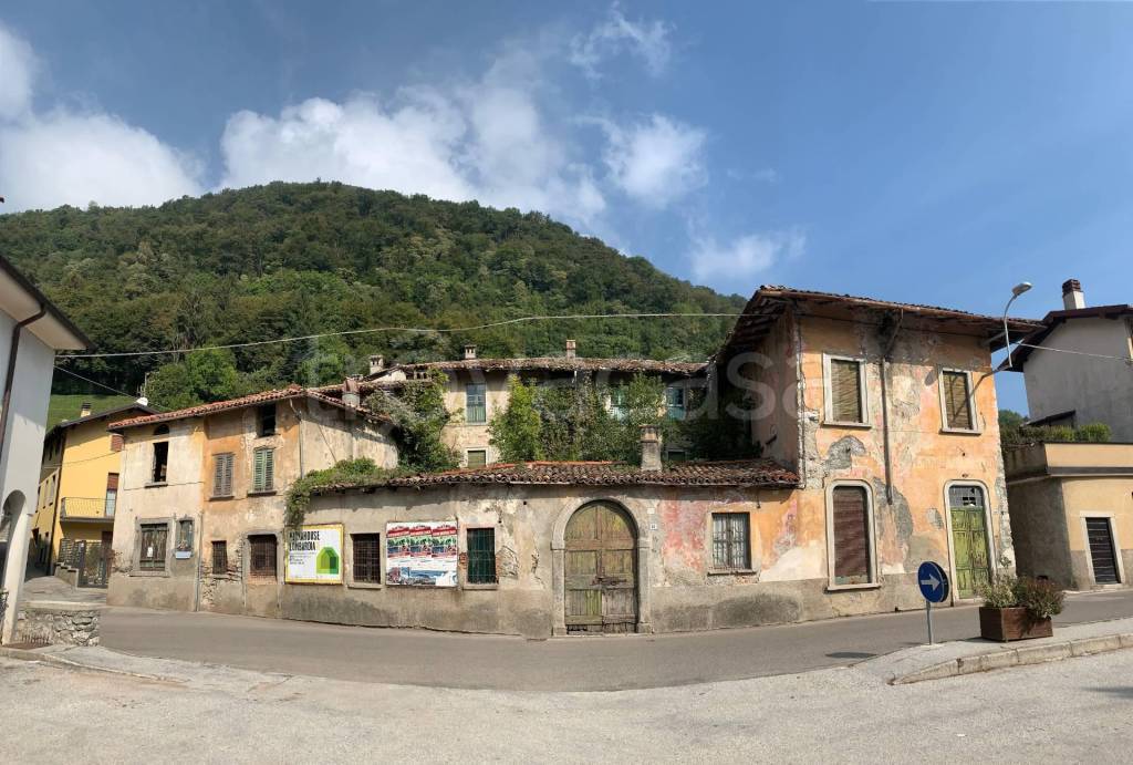 Villa in vendita a Valbrona via Garibaldi, 20