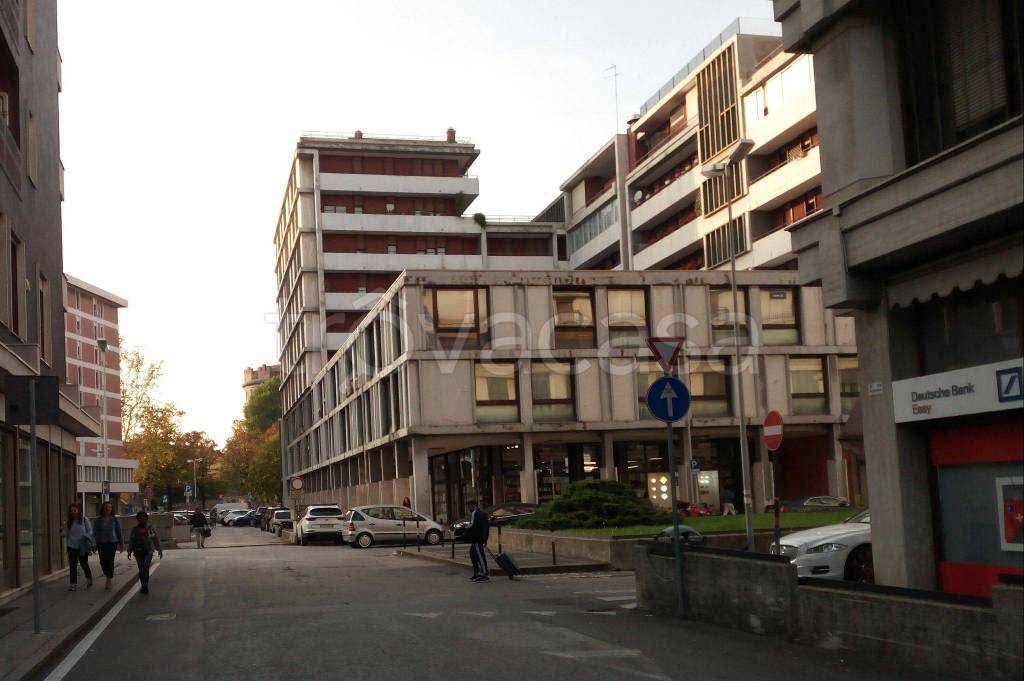Negozio in in affitto da privato a Padova piazza Alcide De Gasperi, 31