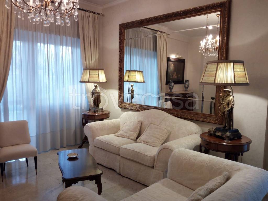 Appartamento in in vendita da privato a Roma via Silvestri, 195