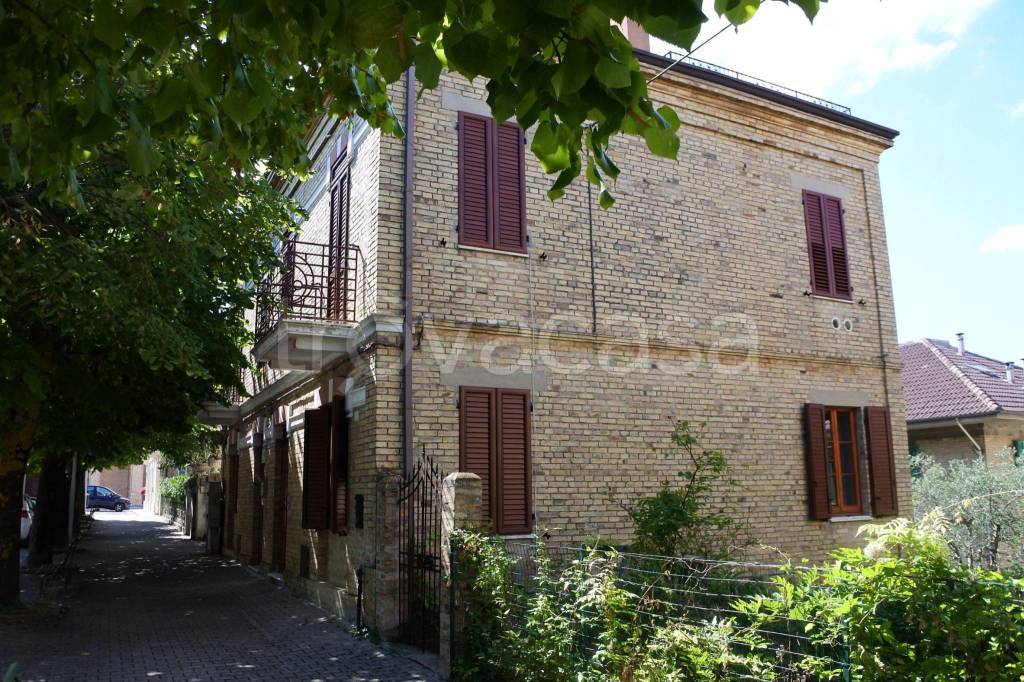 Casa Indipendente in vendita a Offida via Borgo Cappuccini, 28