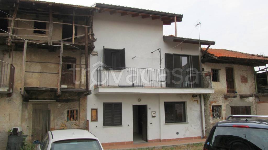 Casa Indipendente in vendita a Fontaneto d'Agogna via Sant'Ambrogio, 9F