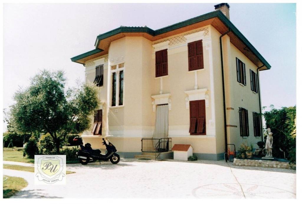 Villa in vendita a Este via principe umberto 54/b