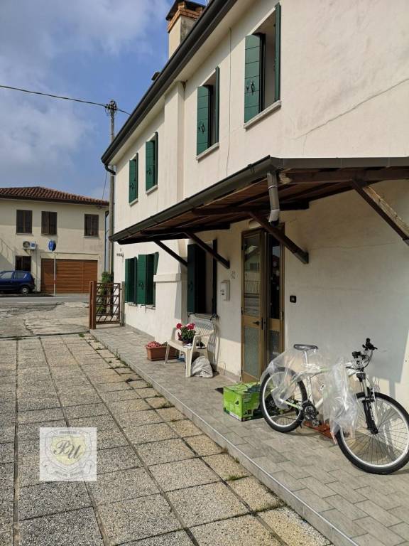 Villa a Schiera in vendita a Este via principe umberto 54/b