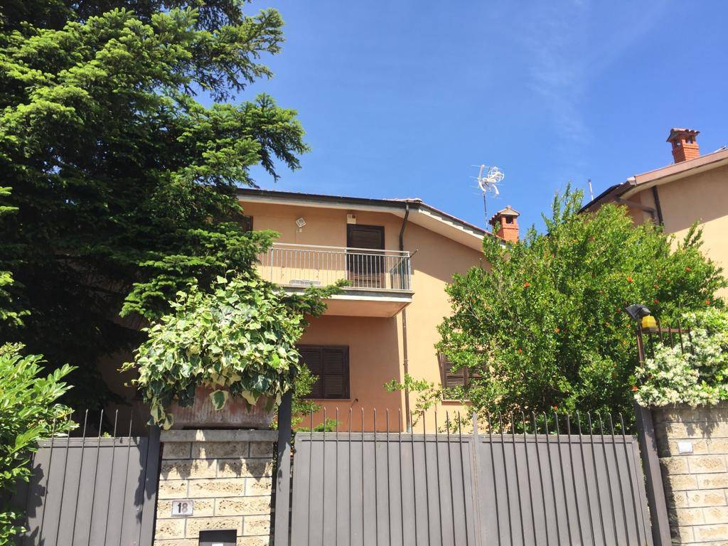 Villa a Schiera in vendita a Caprarola via Antonio Pulcinelli