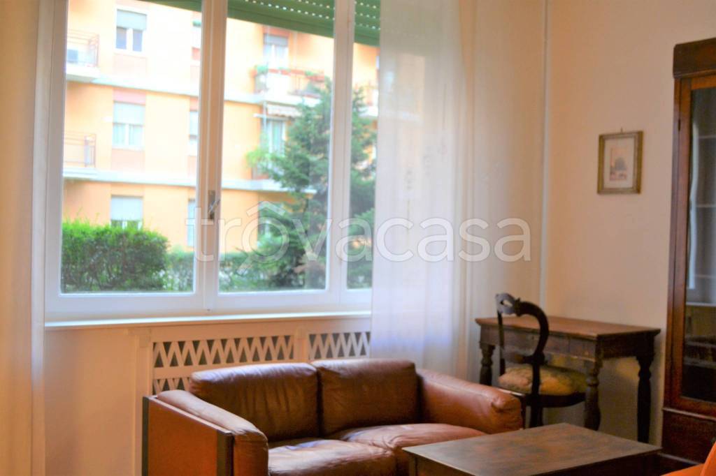 Appartamento in affitto a Milano via Francesco Caracciolo, 26
