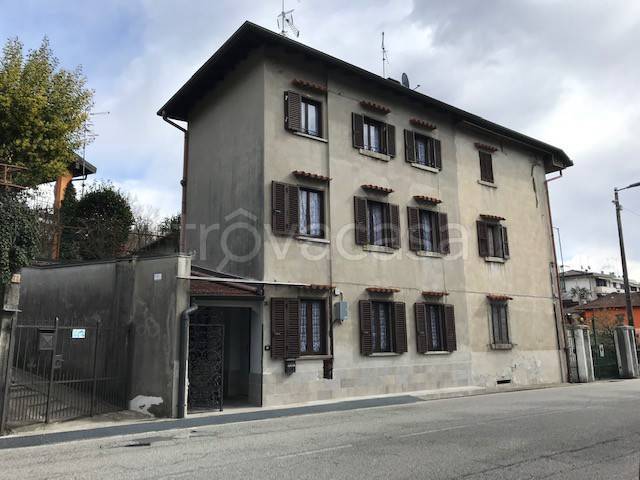 Casa Indipendente in vendita a Verbania via Filippo Turati, 34