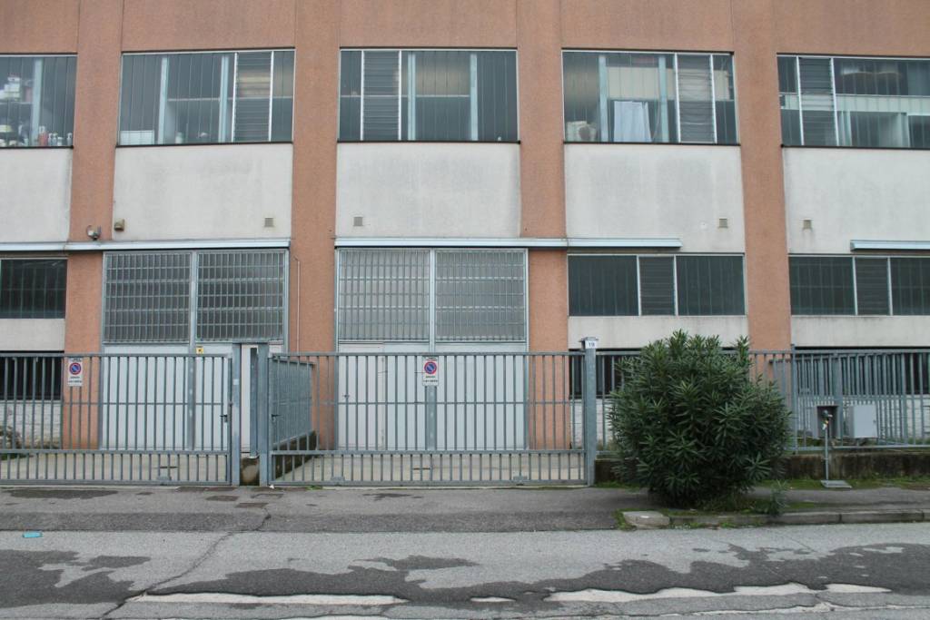 Capannone Industriale in vendita a Pieve Emanuele via Nilde Iotti, 19