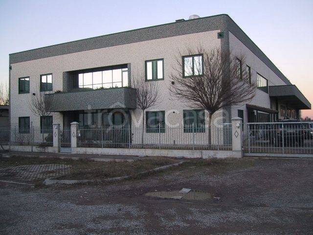 Capannone Industriale in in vendita da privato a Reggio nell'Emilia via Aldo Bagni