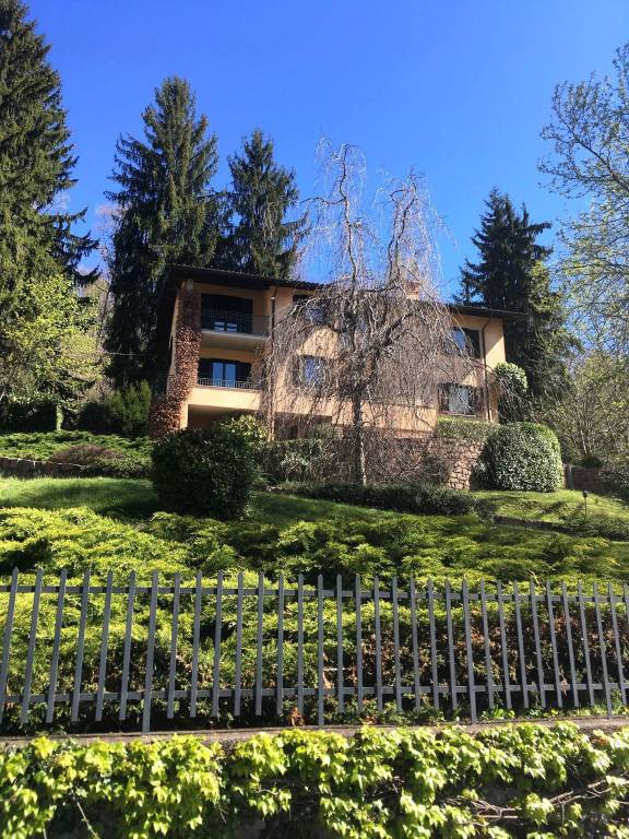 Villa in vendita a Brinzio via Giovanni Vanini