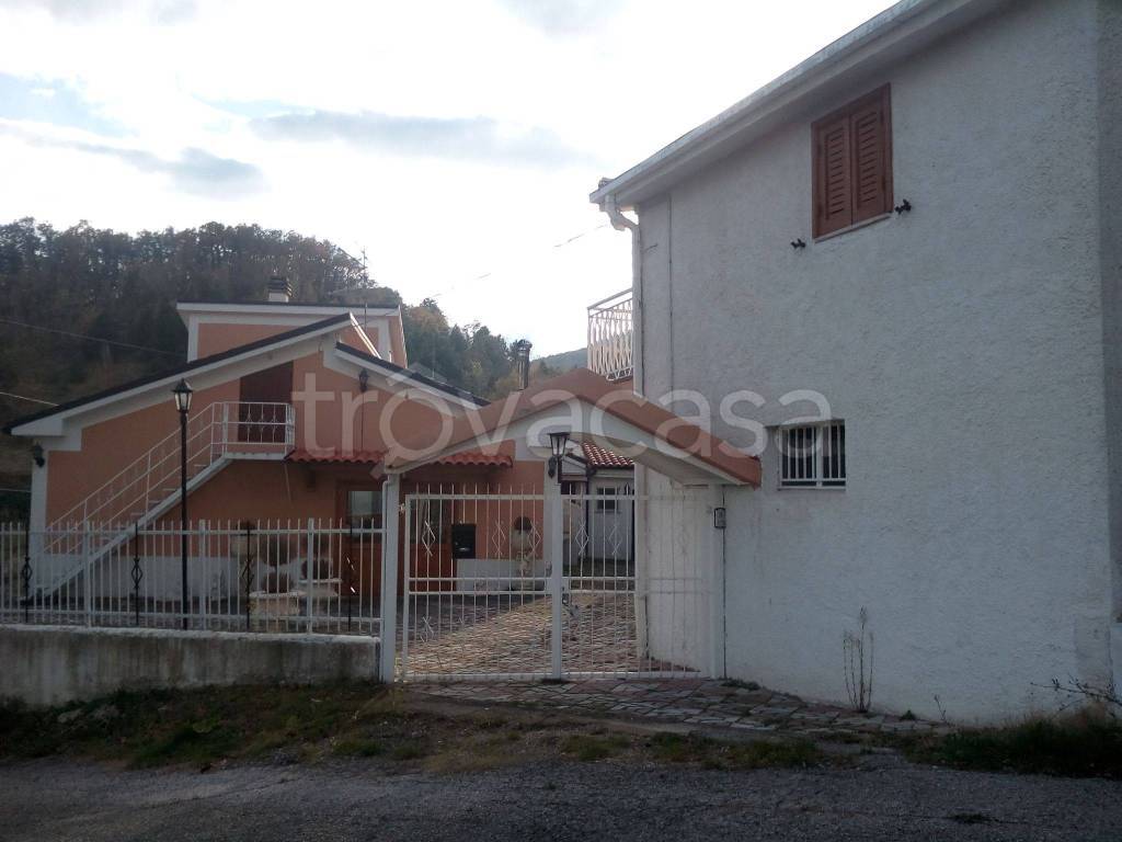 Villa in in vendita da privato a Civitella Casanova contrada Bosco, 9