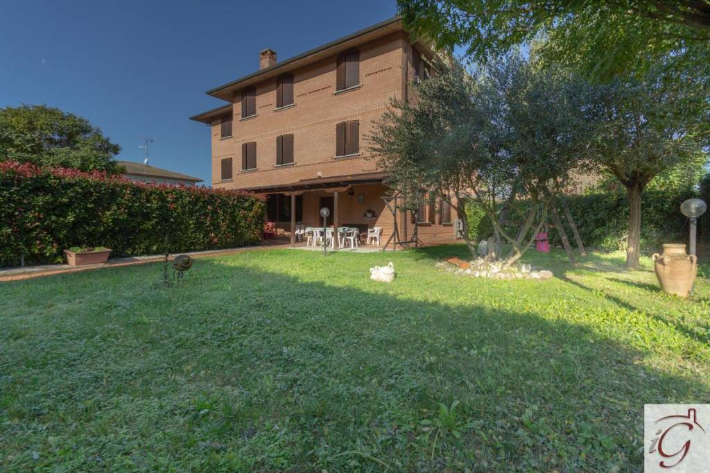 Villa Bifamiliare in vendita a San Giovanni in Persiceto via Virginia, 31/a