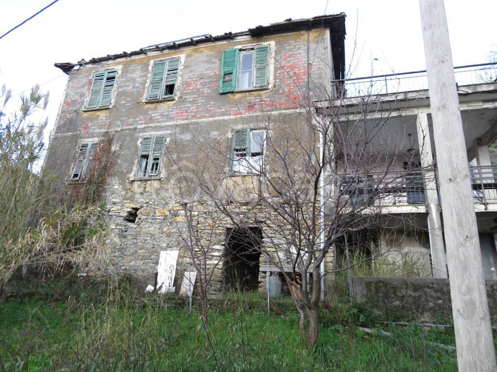 Casale in vendita ad Avegno via Serro Antico
