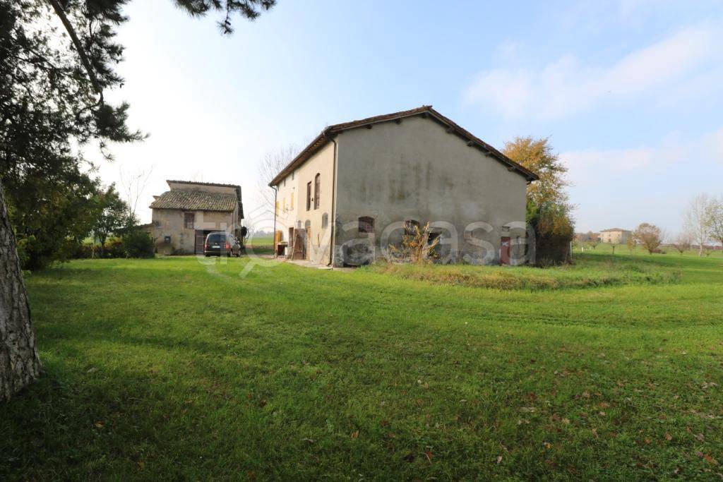 Casale in vendita a Castelvetro di Modena via Sinistra Guerro, 18/a