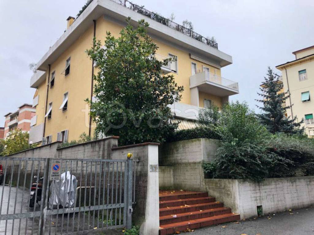 Ufficio in vendita a Carrara via XX Settembre
