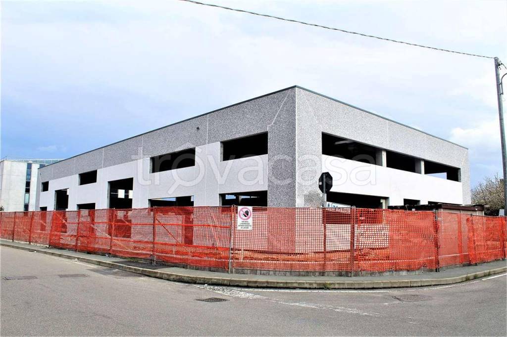 Capannone Industriale in vendita a Olgiate Olona via Piave, 99