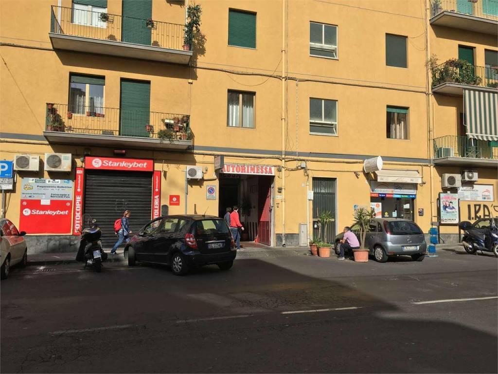 Garage in vendita a Catania via lavaggi, 7