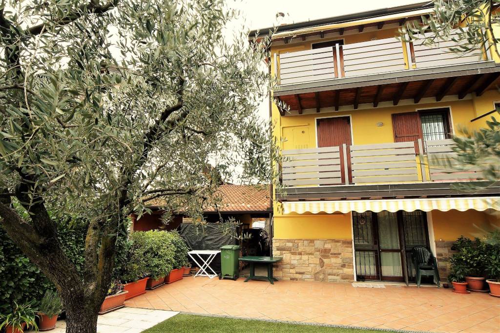 Villa Bifamiliare in vendita a Gussago via Trento