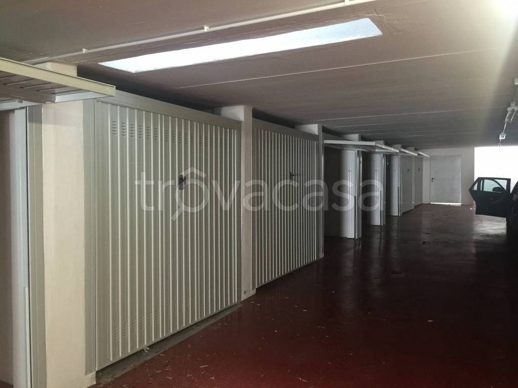 Garage in vendita a Cantù via Alessandro Manzoni, 33