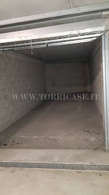 Garage in vendita ad Alzano Lombardo largo Papa Giovanni XXIII