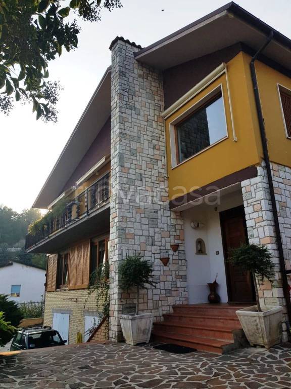 Villa in vendita a San Severino Marche via Alcide De Gasperi