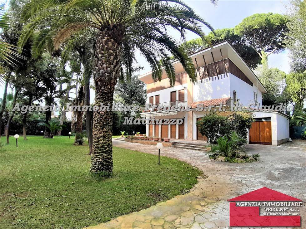 Villa in vendita a Fiumicino via Foce Verde, 1
