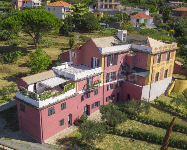 Villa Bifamiliare in vendita ad Albisola Superiore
