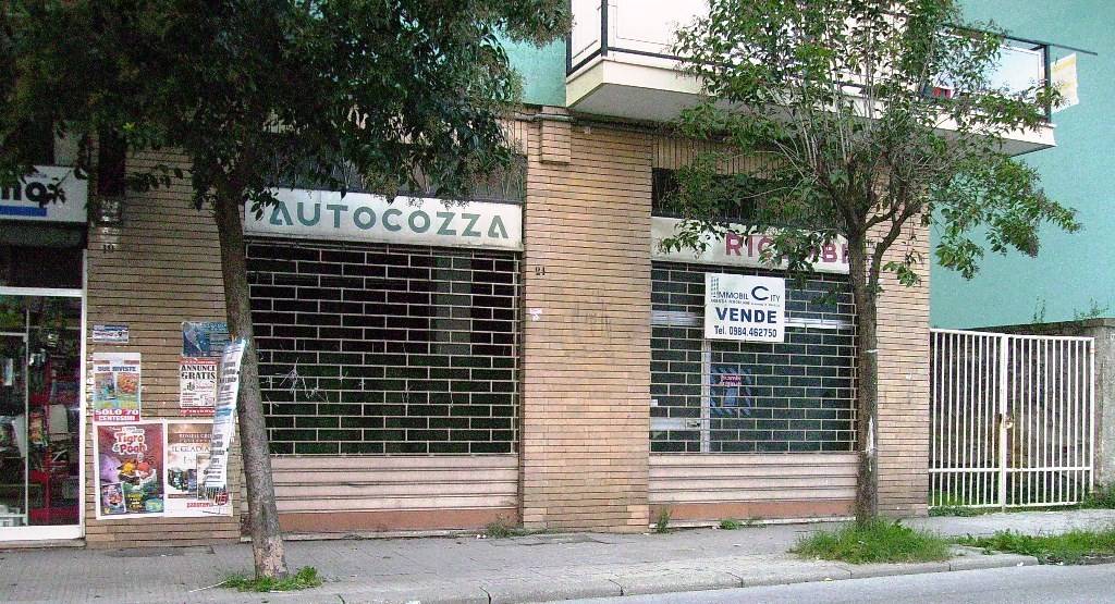 Negozio in vendita a Cosenza via Panebianco