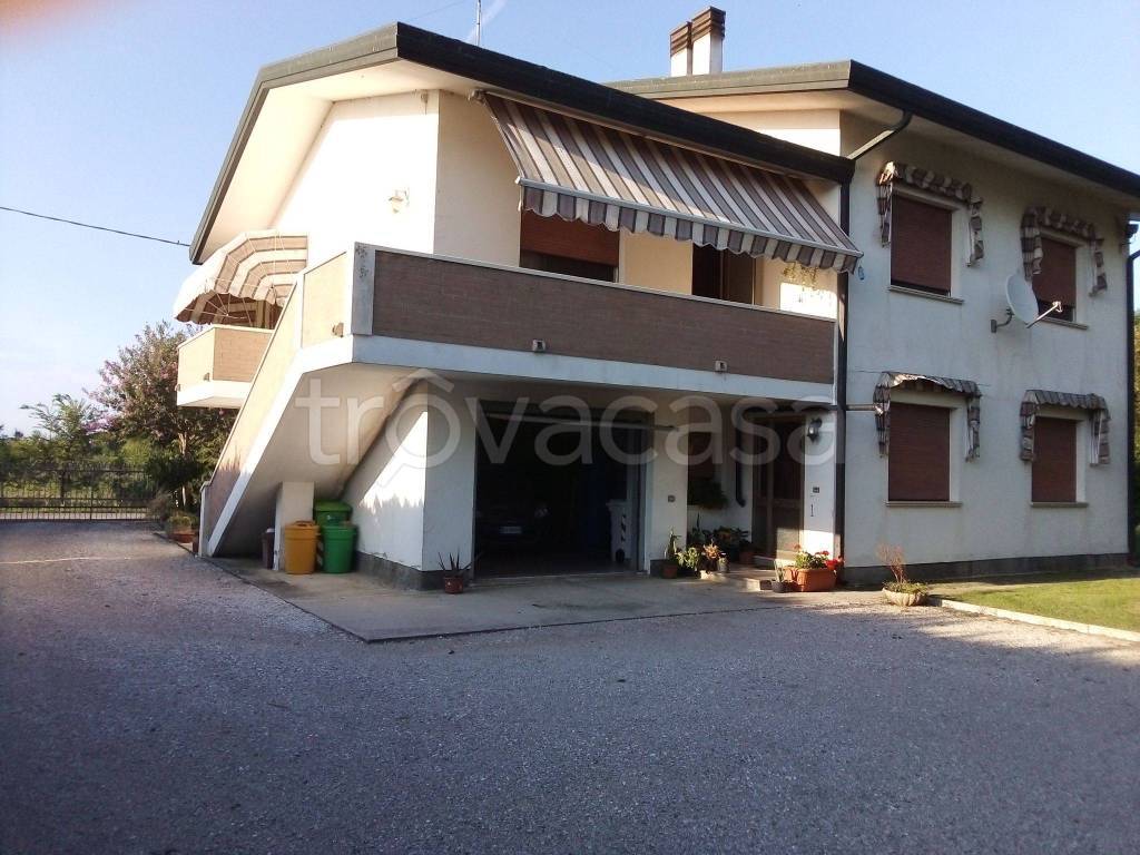 Villa Bifamiliare in in vendita da privato a Porto Viro corso Risorgimento, 161
