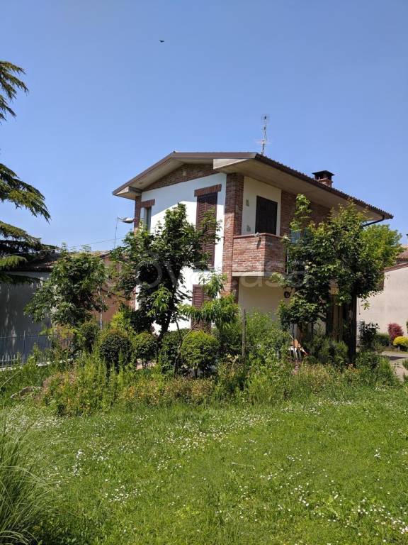 Villa in vendita a Ziano Piacentino via fornace ,3