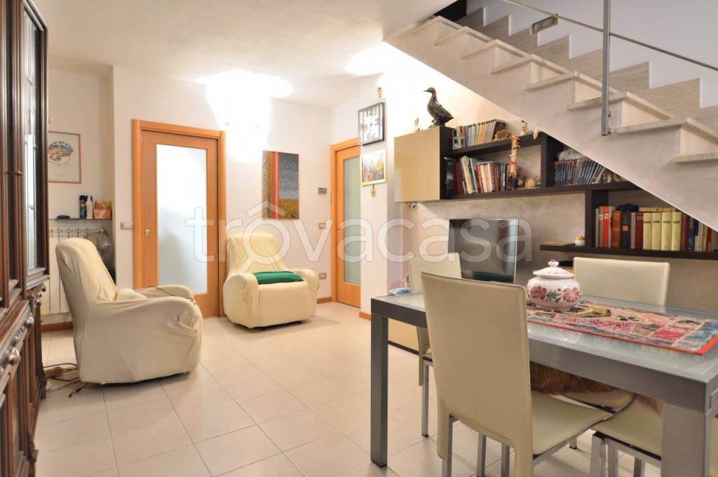 Appartamento in vendita a Castelnuovo Berardenga via Manfredi di Svevia