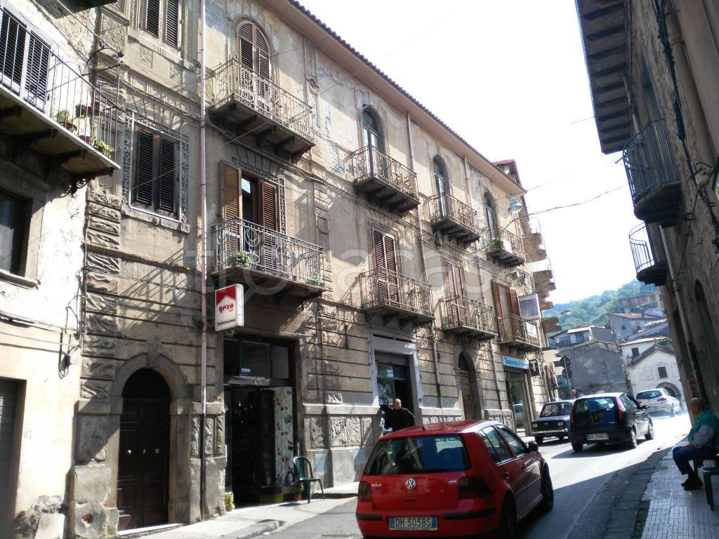 Appartamento in in vendita da privato a Tortorici via V. Emanuele, 95