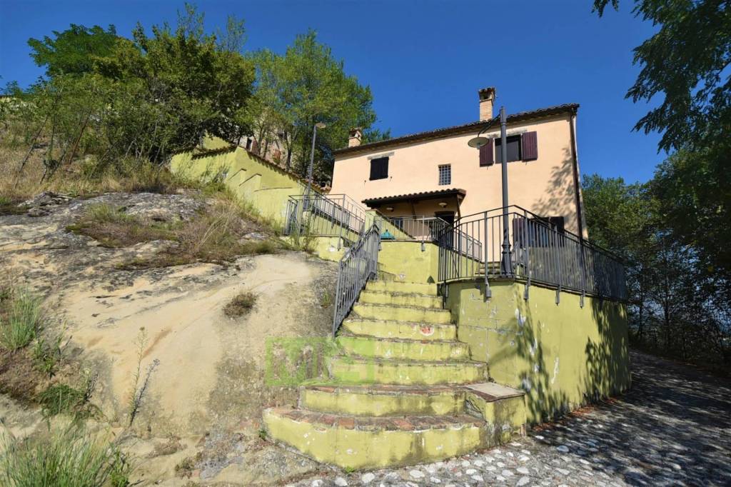 Casa Indipendente in vendita a Sarnano contrada Migliarucci, 194