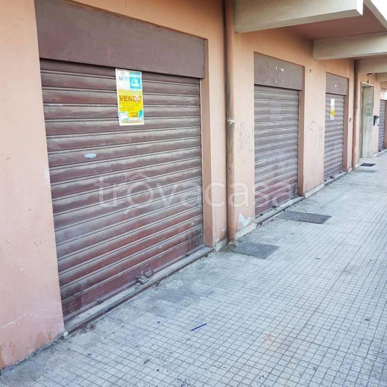 Negozio in vendita a Messina strada Panoramica dello Stretto Messina Sicilia Italia