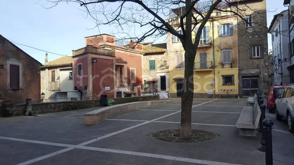 Appartamento in vendita a Campagnano di Roma piazza Giuseppe Garibaldi